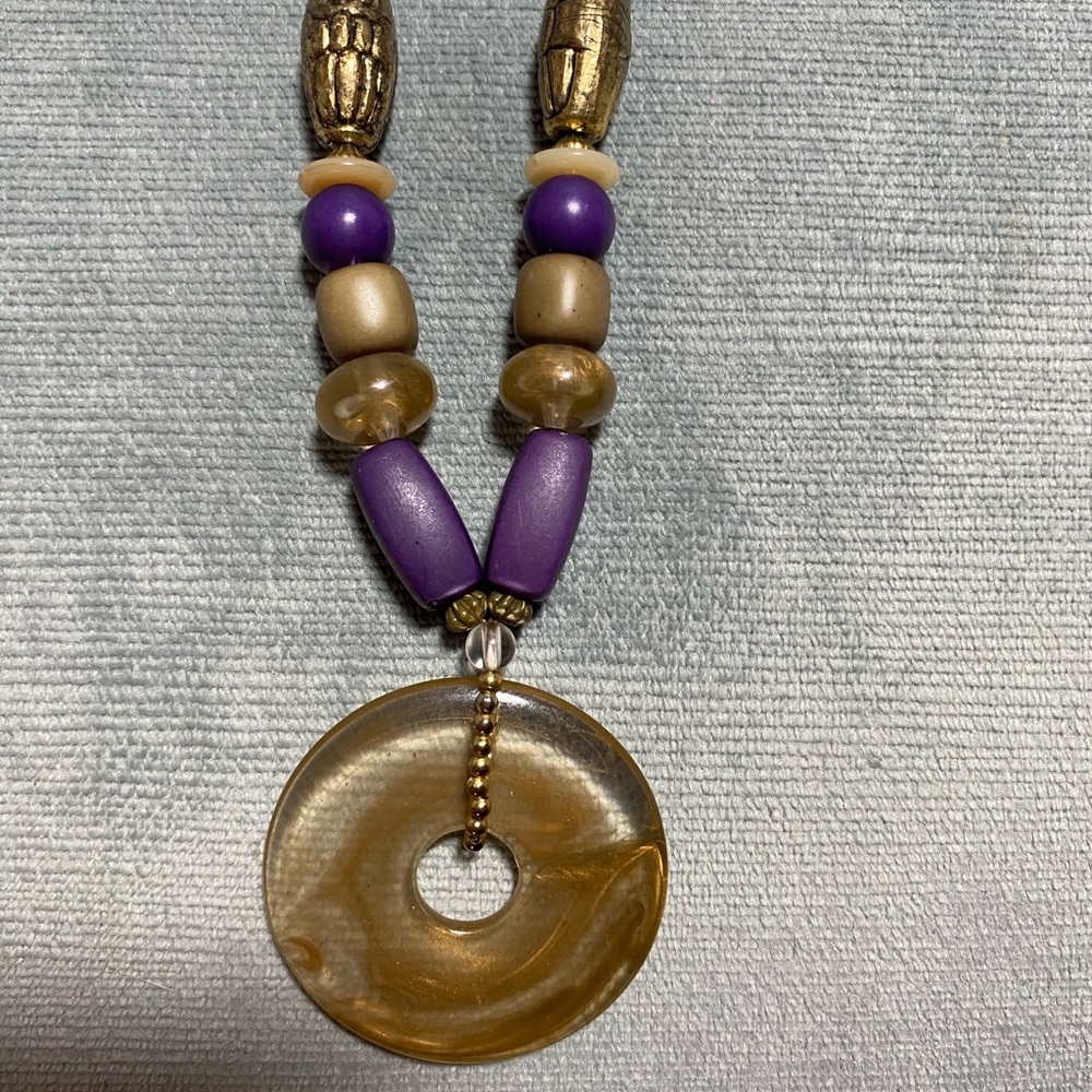 Vintage Casual Corner 16.5” purple and gold beaded necklace with circle pendant